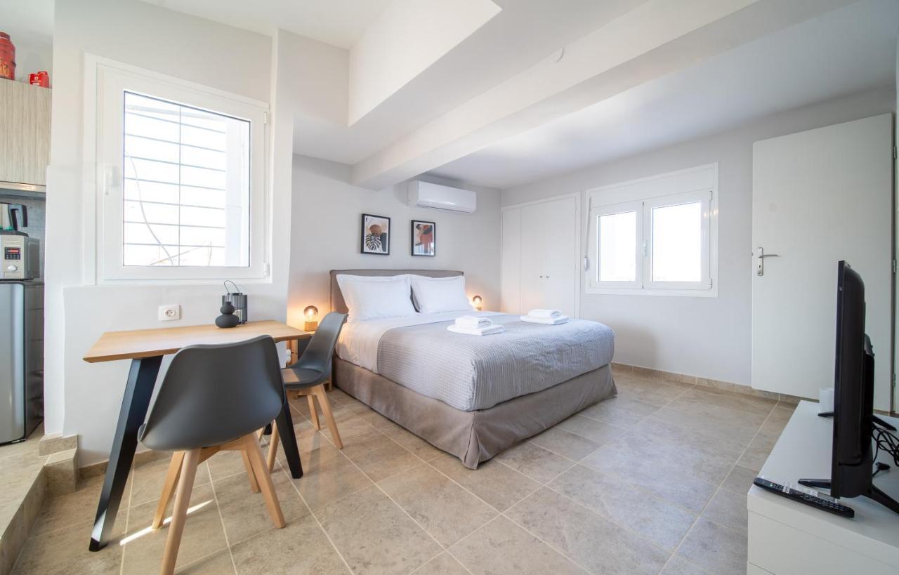Aris123 By Smart Cozy Suites - Apartments In The Heart Of Athens - 5 Minutes From Metro - Available 24Hr ภายนอก รูปภาพ