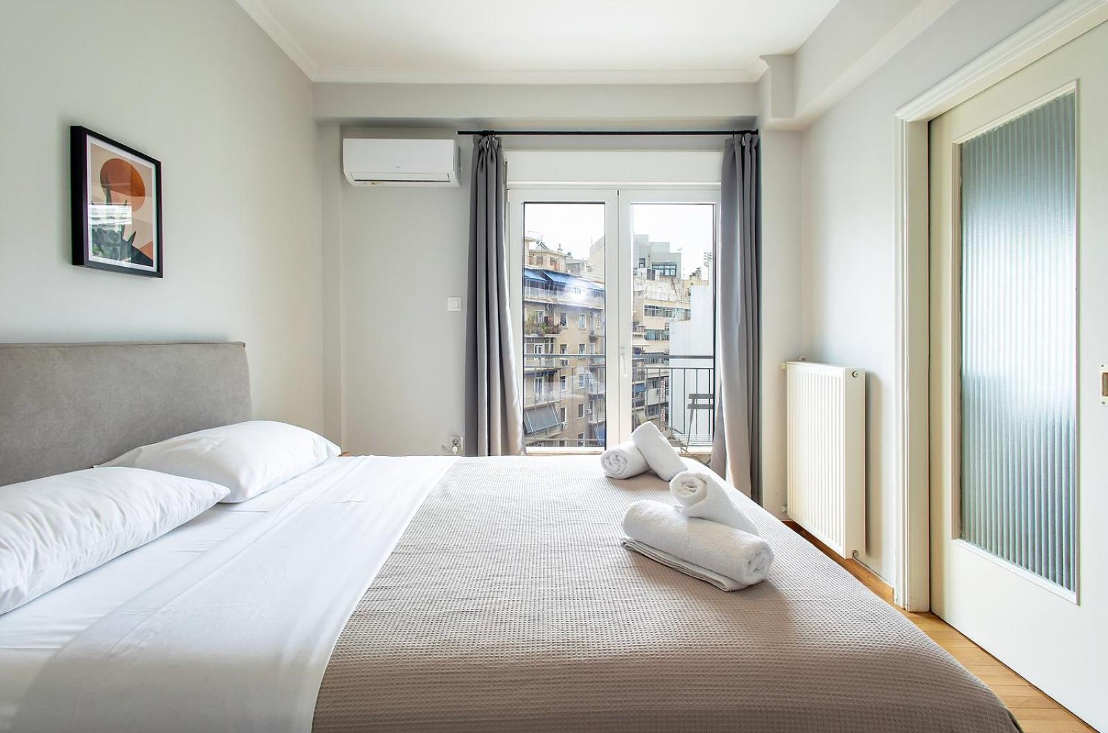 Aris123 By Smart Cozy Suites - Apartments In The Heart Of Athens - 5 Minutes From Metro - Available 24Hr ภายนอก รูปภาพ
