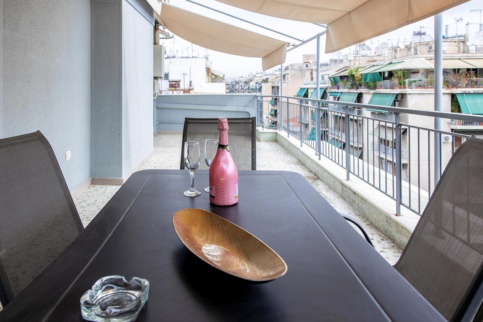 Aris123 By Smart Cozy Suites - Apartments In The Heart Of Athens - 5 Minutes From Metro - Available 24Hr ภายนอก รูปภาพ