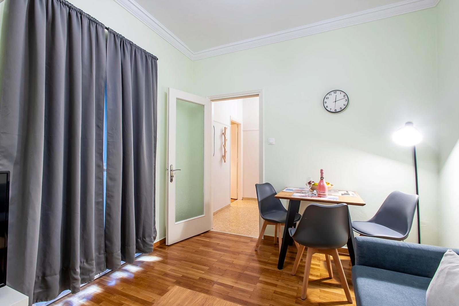 Aris123 By Smart Cozy Suites - Apartments In The Heart Of Athens - 5 Minutes From Metro - Available 24Hr ภายนอก รูปภาพ